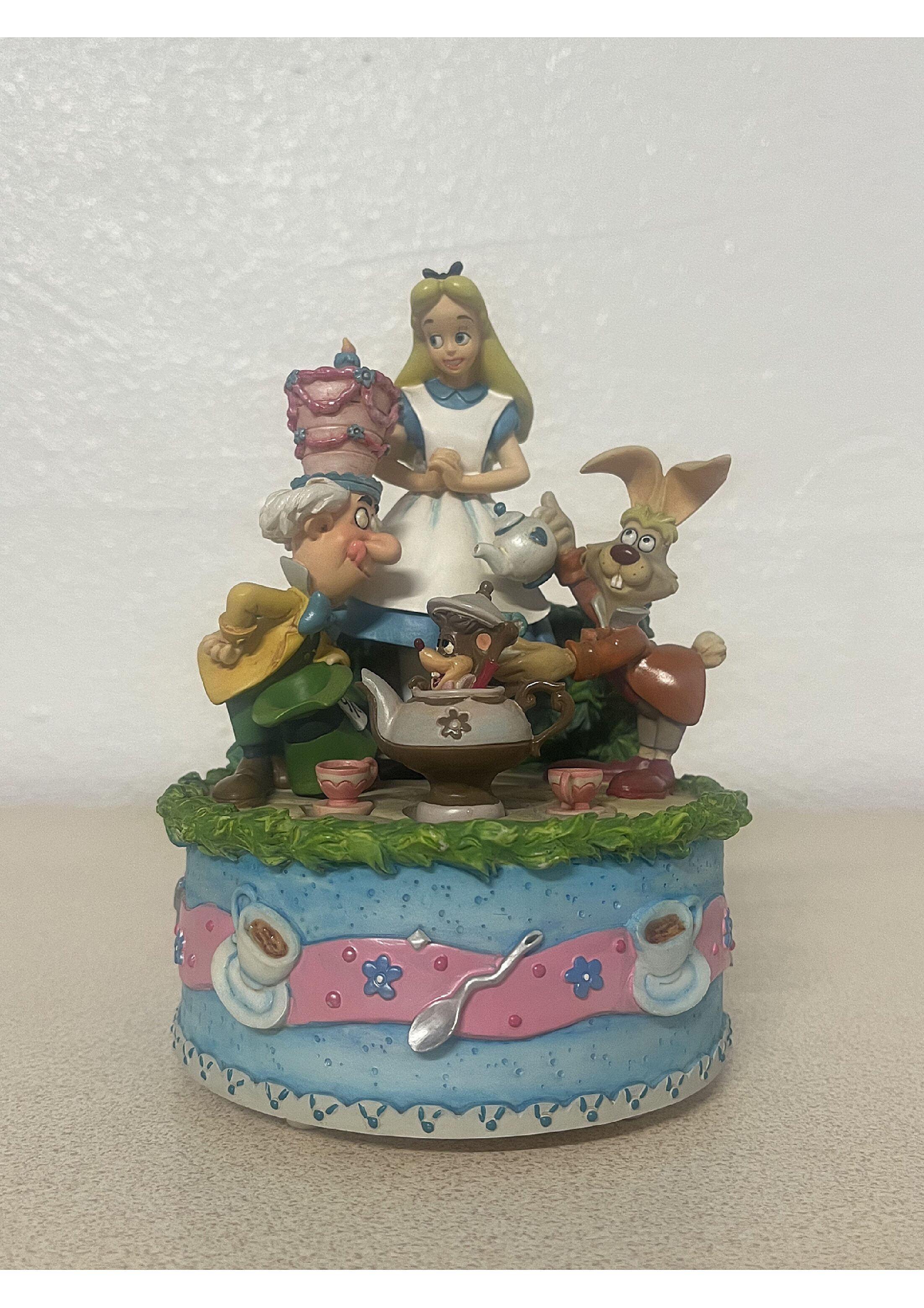 ALICE IN WONDERLAND Music Box