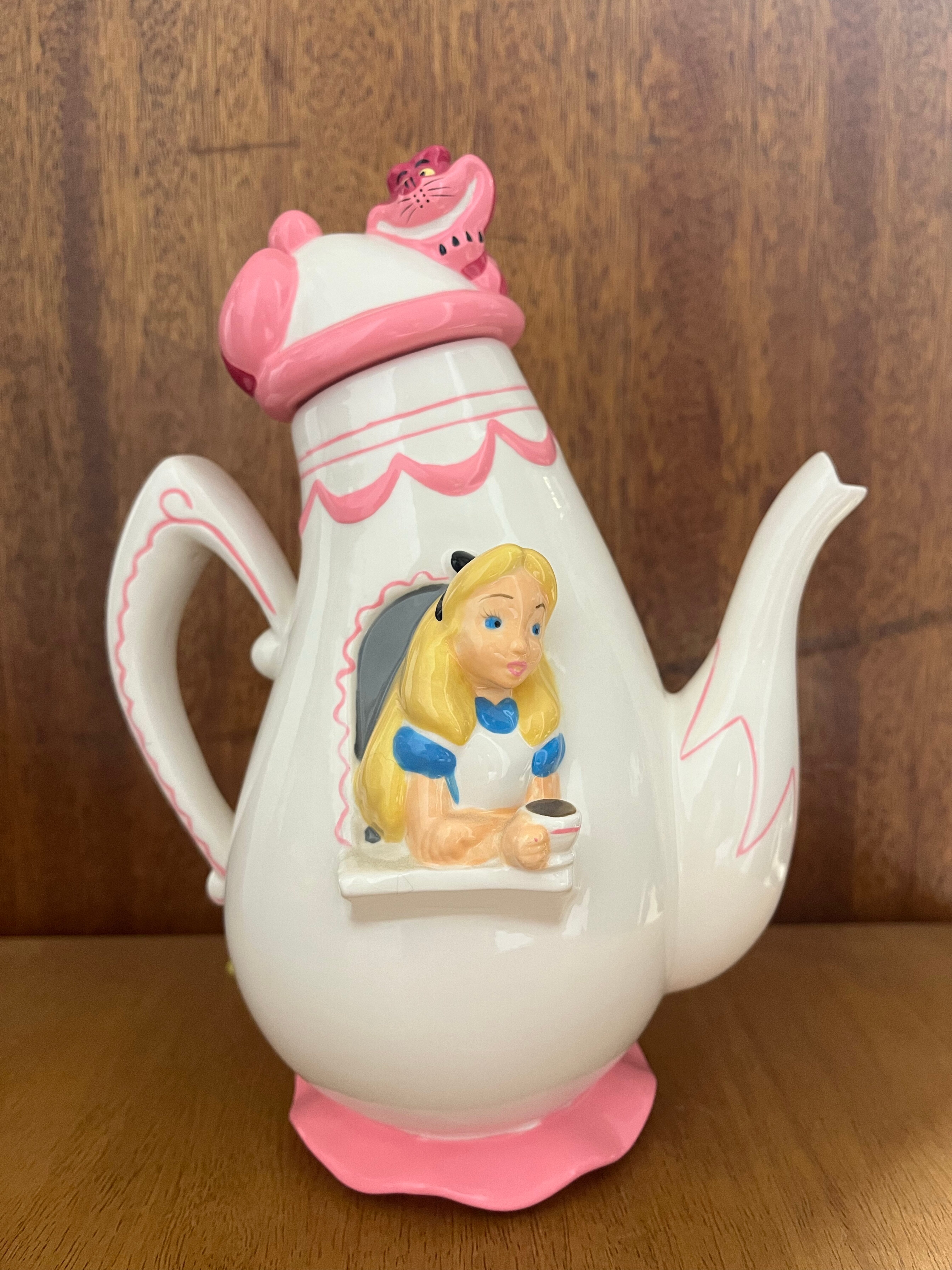 ALICE IN WONDERLAND Teapot